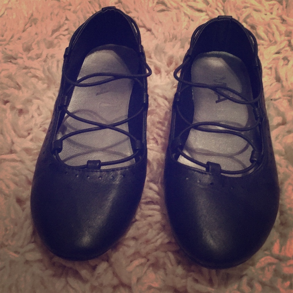 Black flats with crisscrossed design